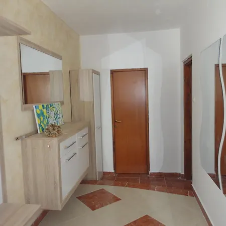 Lina Apartment *